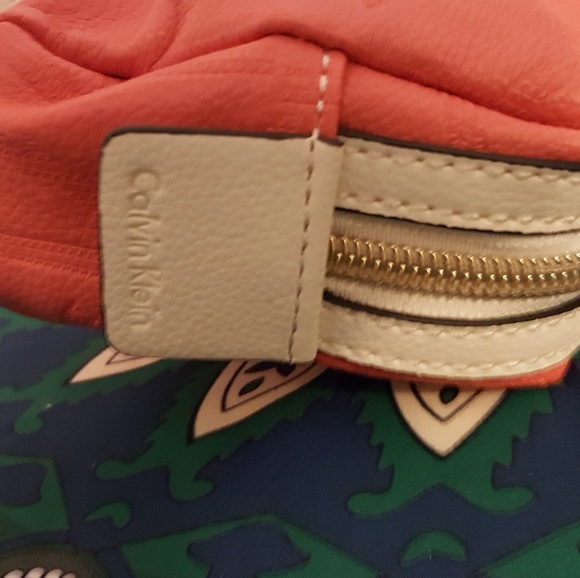 CK Leather Chartreuse Make up Acessory Bag - Picture 3 of 5